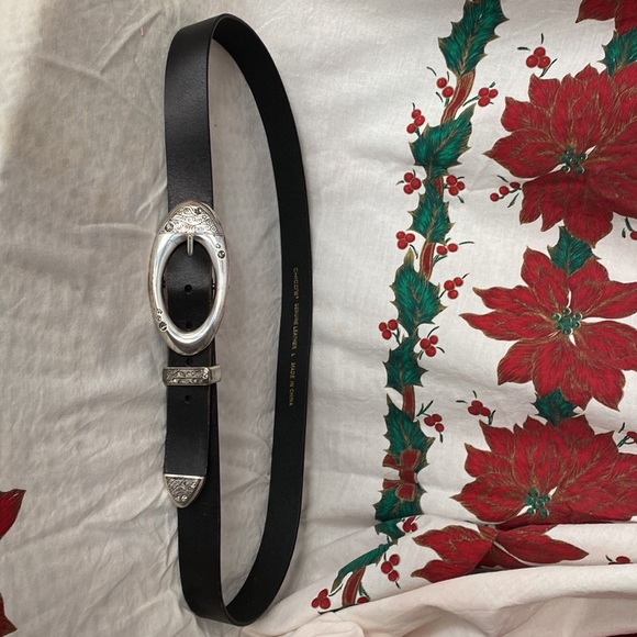 CHICO’S BLACK BELT SIZE L SIZE IS ABOUT 45” THE BELT BUCKLE IS VERY DECORATED - Picture 3 of 6